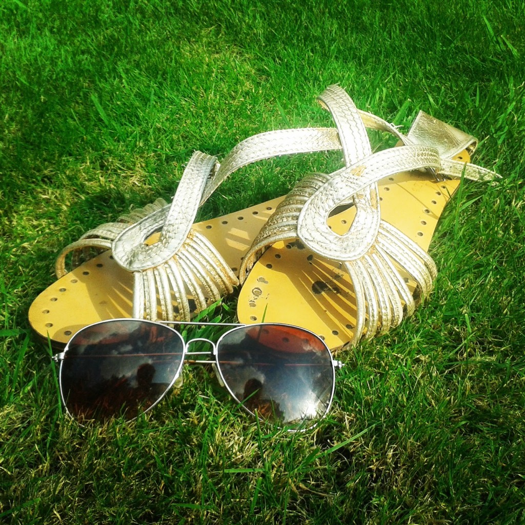Charlotte-Buxton-summer-sandals-and-sunglasses-1024x1024